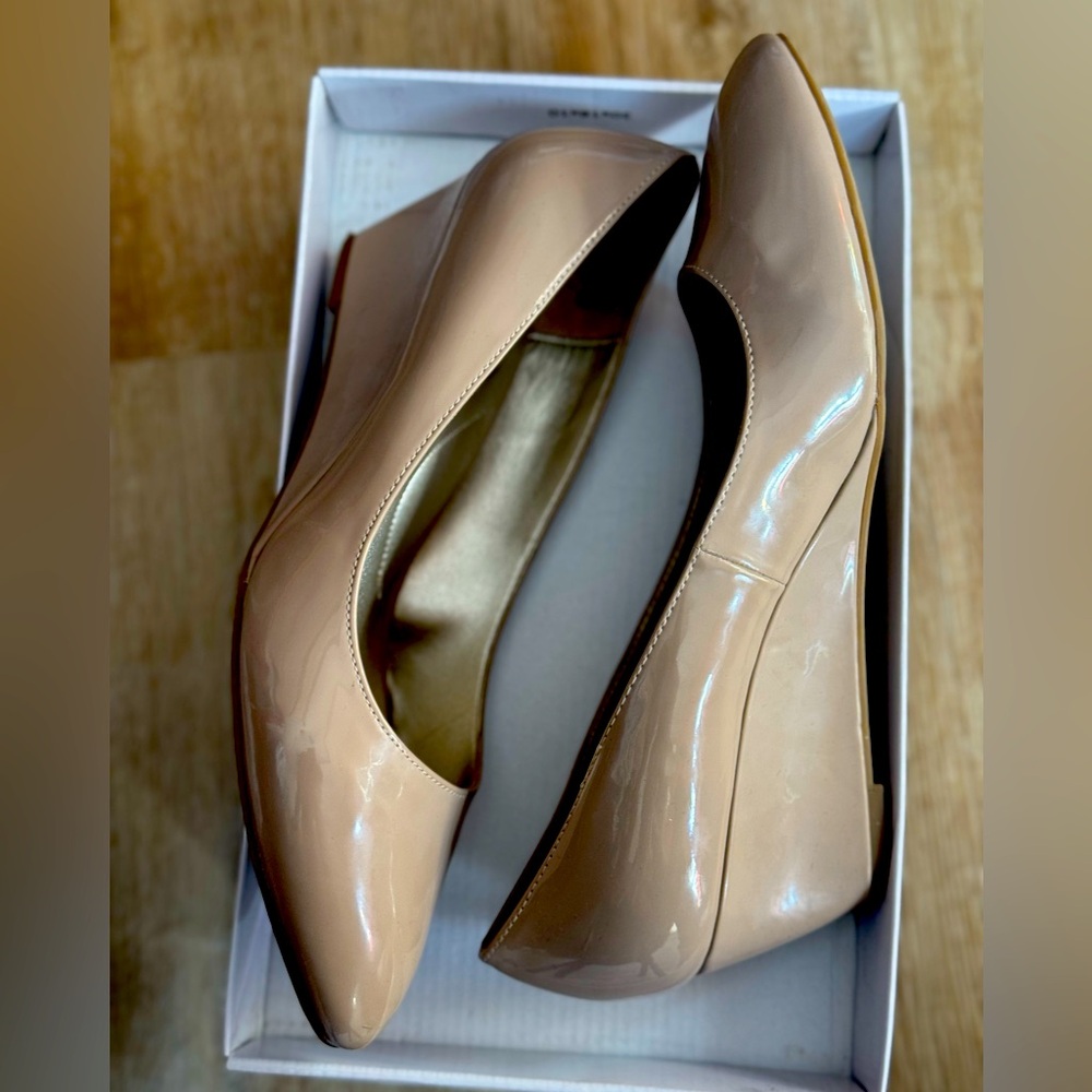 Bandolino Nude Wedges